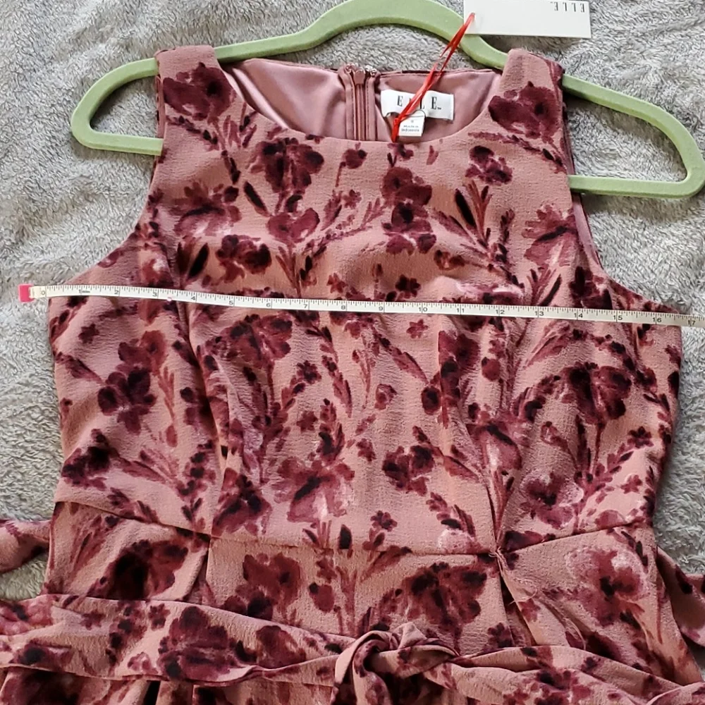 Dress - Picture 5 of 7